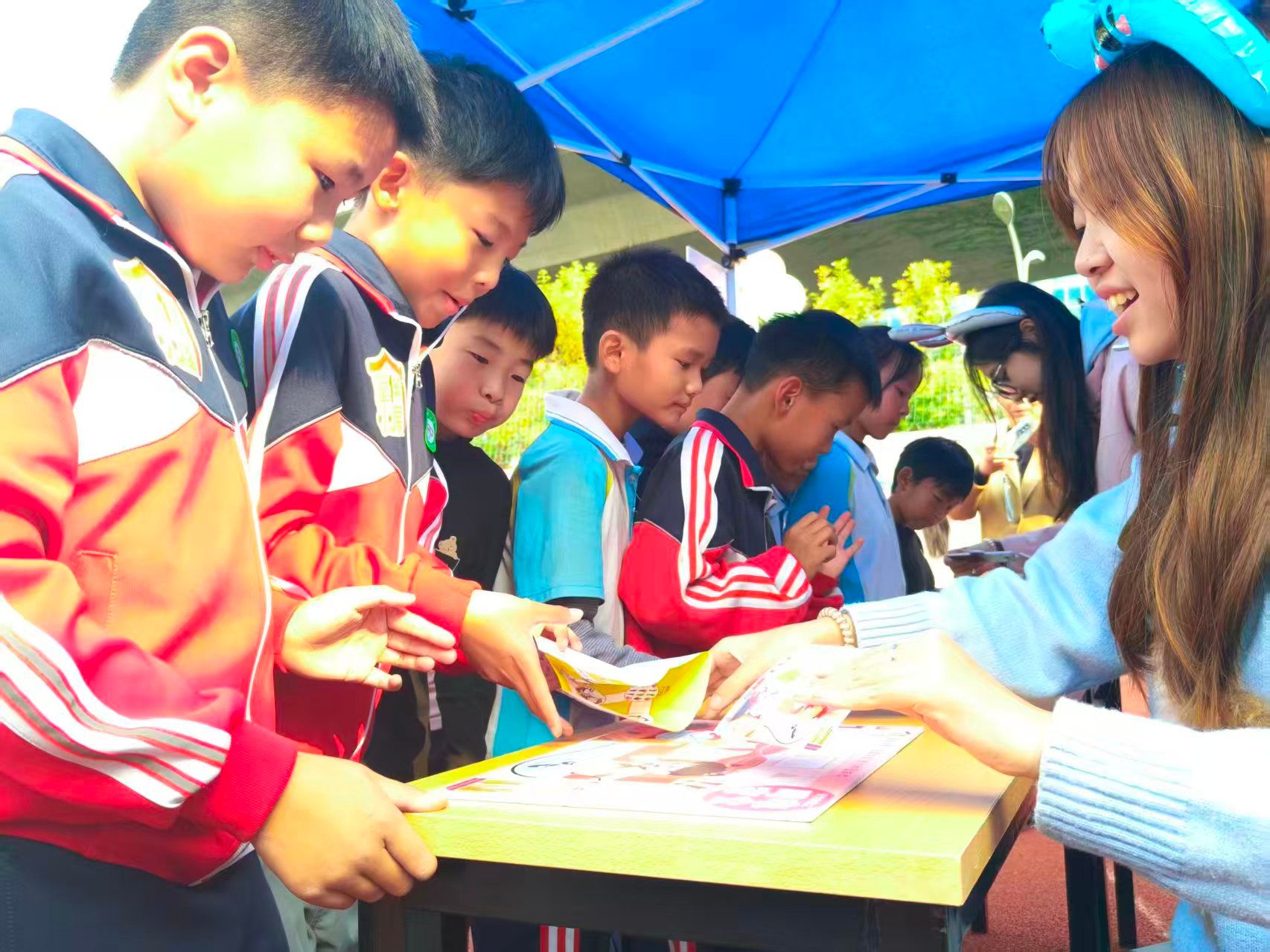 政法青协开展“童伴小屋安全嘉年华”活动