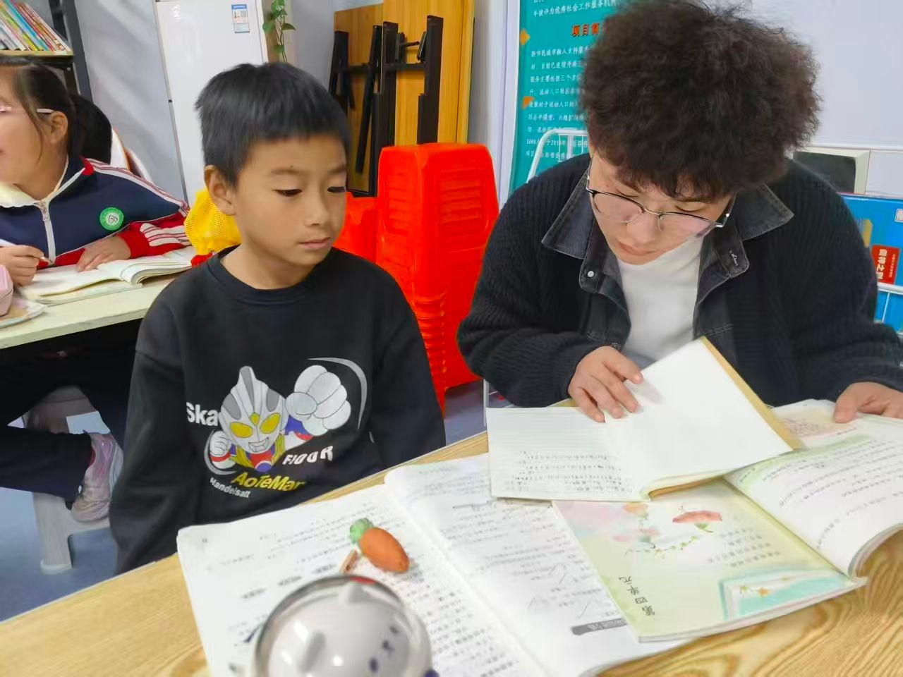 政法青协开展积成社“四点半课堂”活动